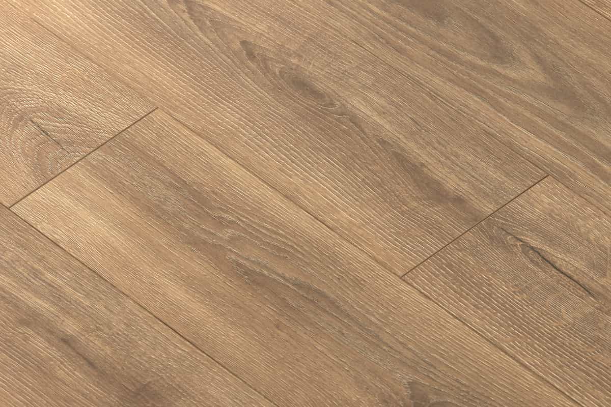 Aqualock 8mm Laminate Flooring Toffee Brown Oak - Image 3
