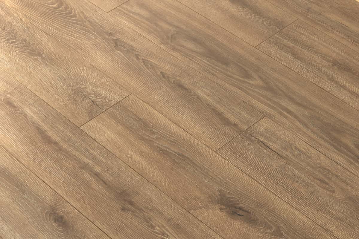 Aqualock 8mm Laminate Flooring Toffee Brown Oak - Image 4