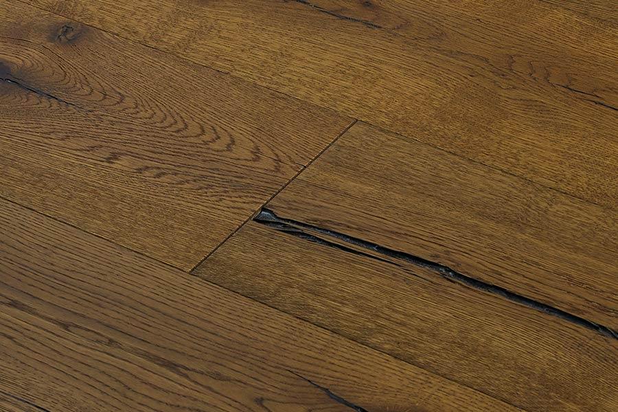 Galleria Professional Distressed Extra Rustic Engineered Oak Flooring 14mm x 190mm Gingerbread Lacquered - Image 4