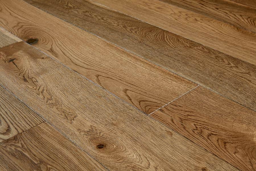 Galleria Professional Engineered European Rustic Oak Flooring 14mm x 190mm Tawny Brown Lacquered - Image 3