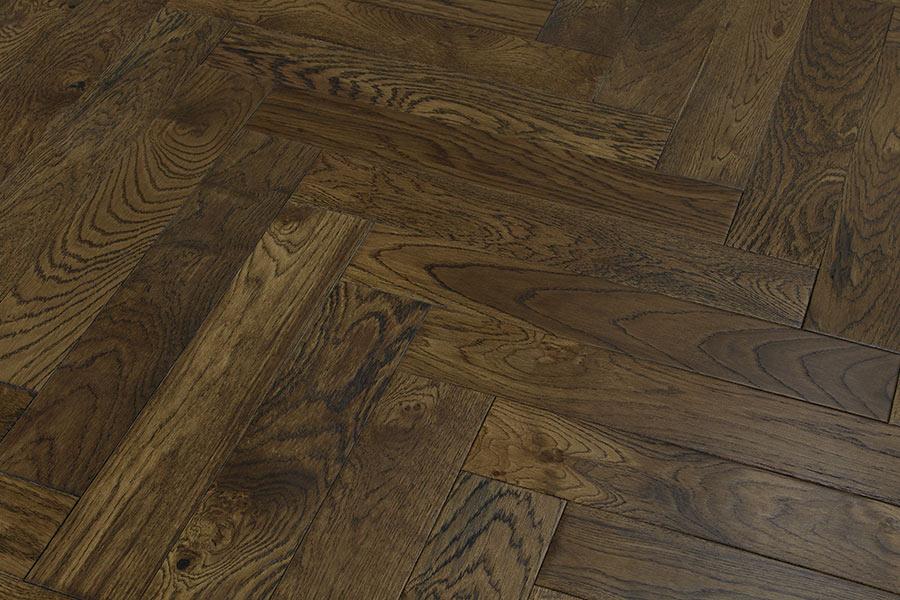 Galleria Professional Engineered Rustic Oak Herringbone Flooring 20mm x 90mm Tawny Brown Lacquered - Image 3