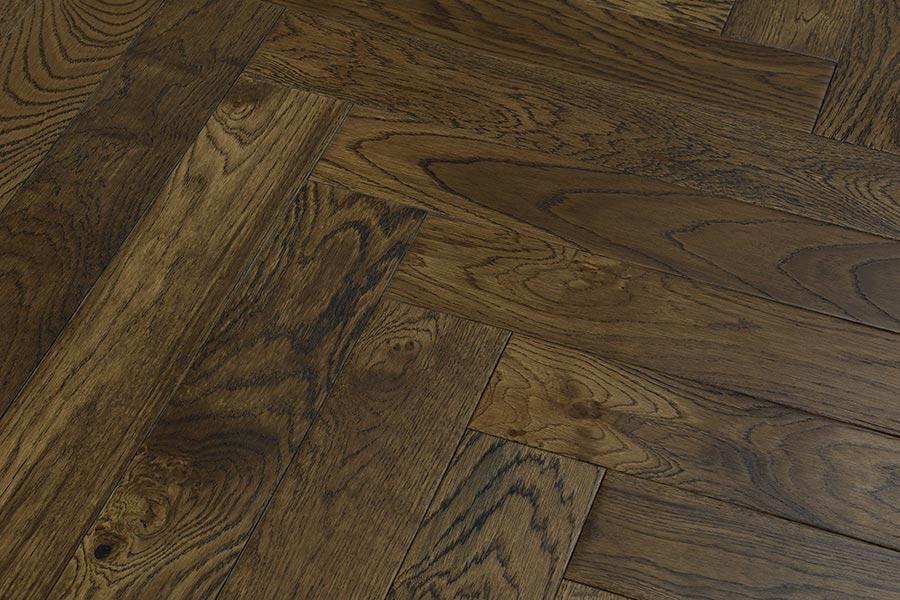 Galleria Professional Engineered Rustic Oak Herringbone Flooring 20mm x 90mm Tawny Brown Lacquered - Image 4