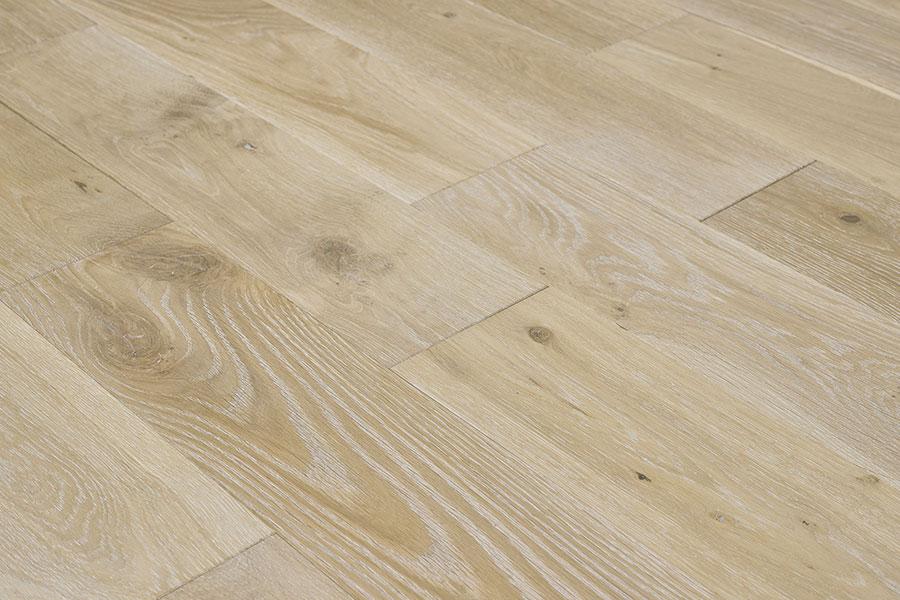 Galleria Professional Solid European Rustic Oak Flooring 18mm x 150mm Linen Brushed & Lacquered - Image 3