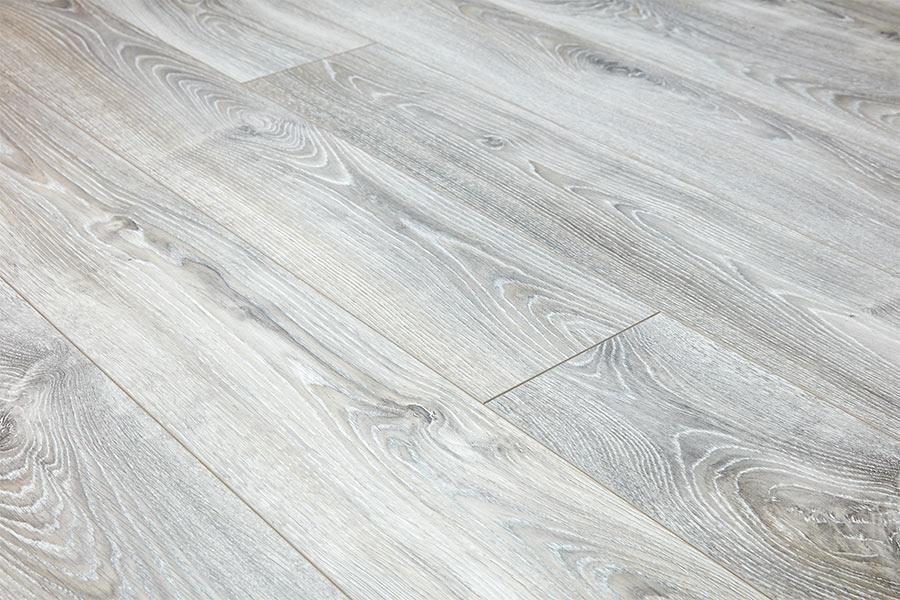 Series woods 12mm Laminate Flooring Highland silver Oak - Image 3