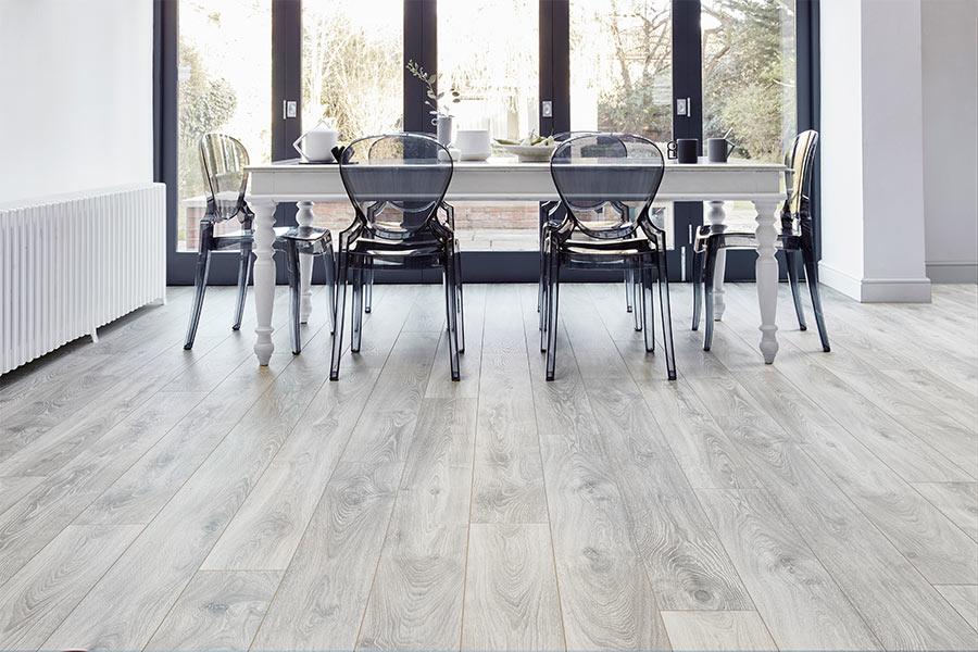 Series woods 12mm Laminate Flooring Highland silver Oak - Image 5